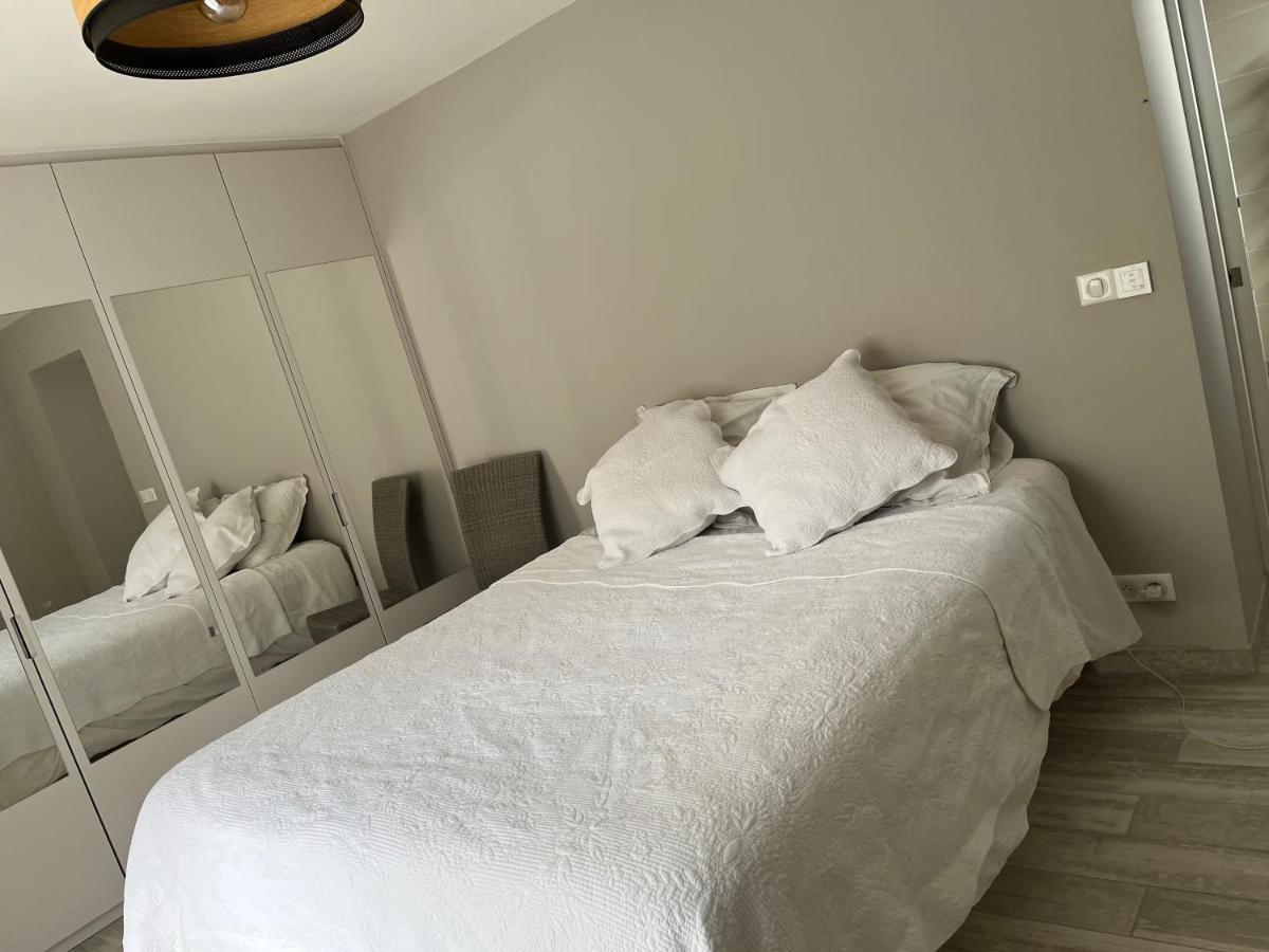 Charme Moderne Bed and Breakfast Le Val-Saint-Germain Exteriör bild